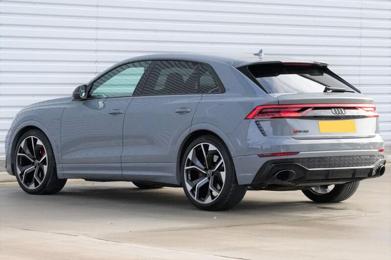 AUDI RSQ8