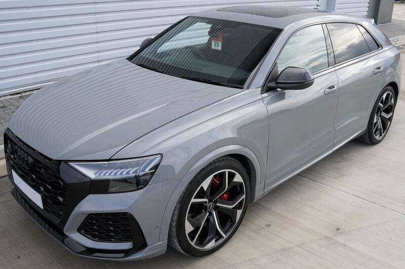 AUDI RSQ8