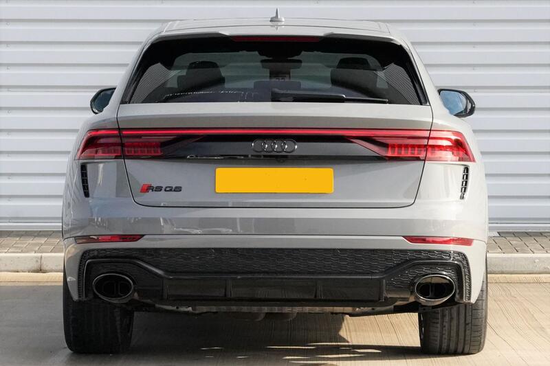 AUDI RSQ8